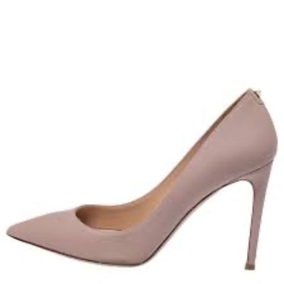 Valentino Beige Poudre Leather Gold Rockstud Pointed Toe Pumps EU 39 US 8.5-9 - Picture 1 of 11